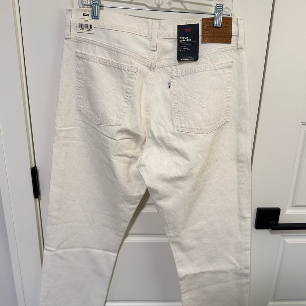 Levi's Women's Cream Wedgie Straight Leg Jeans - Picture 12 of 12